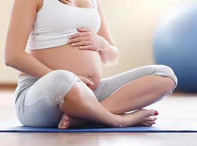 Comment le yoga prénatal vous aide à vous préparer pour la naissance